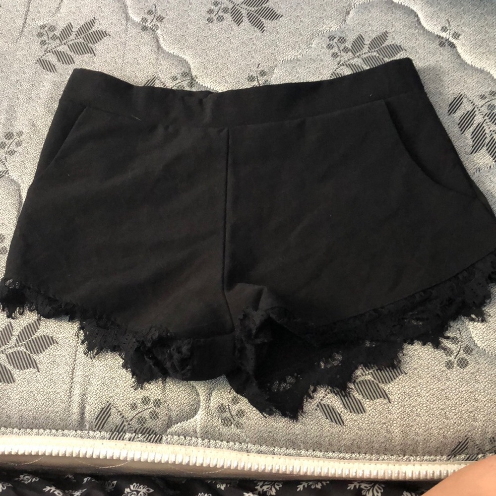 Lace trim shorts !!